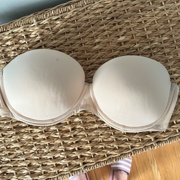 Victorias Secret Strapless Push-up Bra - Picture 1 of 3